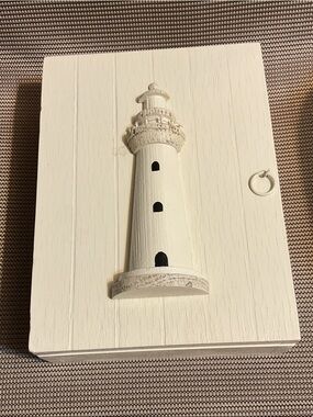 White Wooden Lighthouse Wall Art key holder